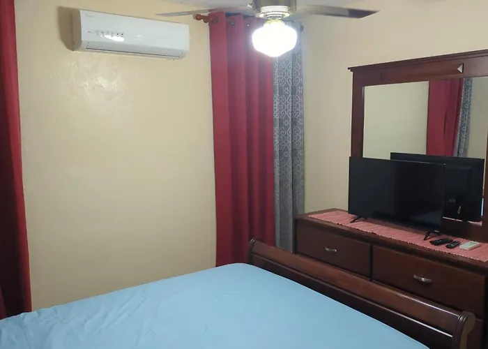 Three Bed Room Next To Colinas Mall Near Monumento